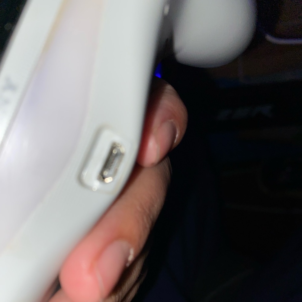 White ps4 controller